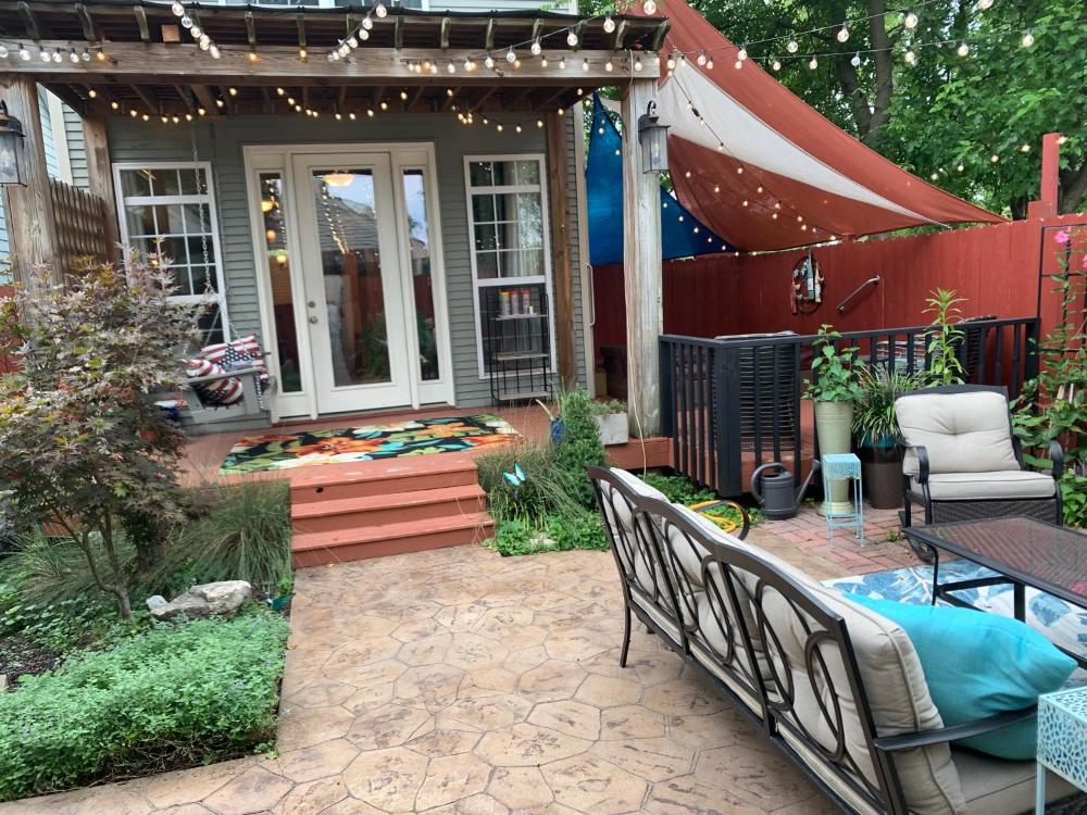 Vacation Home 5 Mins to Down Town 2 Bedrooms 2 Baths Garden Area Hot Tub